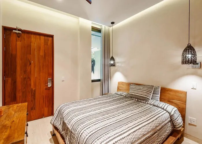 Modern Retreat With Private Garden And Jacuzzi Apartment