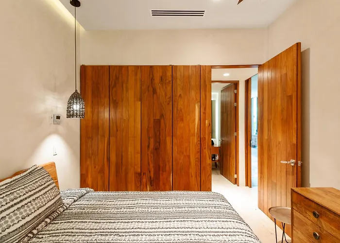 Modern Retreat With Private Garden And Jacuzzi *