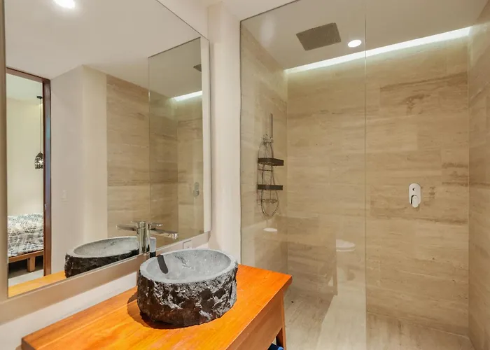 Modern Retreat With Private Garden And Jacuzzi *